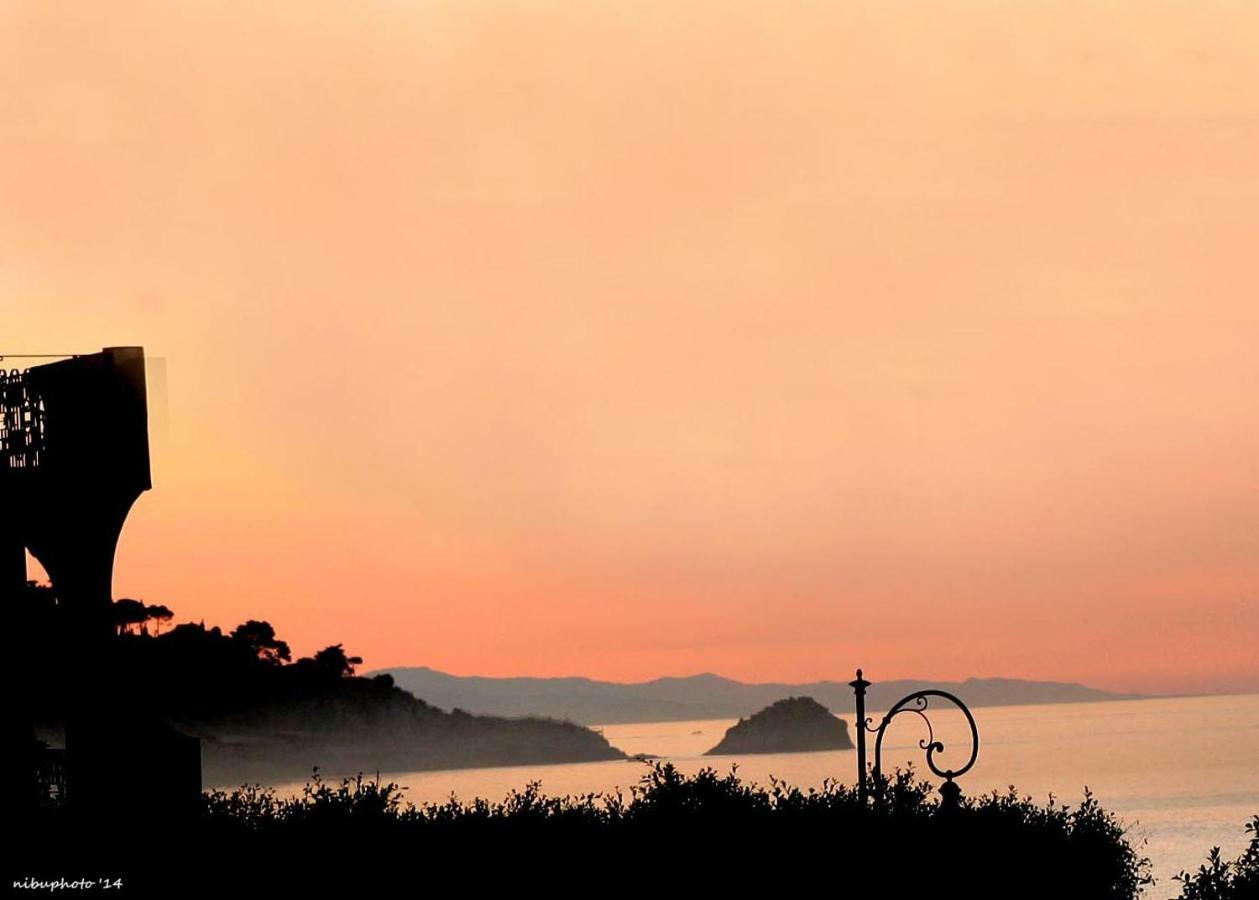 Casa Lungomare Villa Giardini-Naxos Buitenkant foto